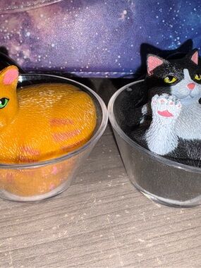Liquid Cats Vinyl Figures Black & White and Orange Cats - Lot of 2